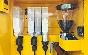 Máquina expendedora de café con molinillo integrado (bean-to-cup)